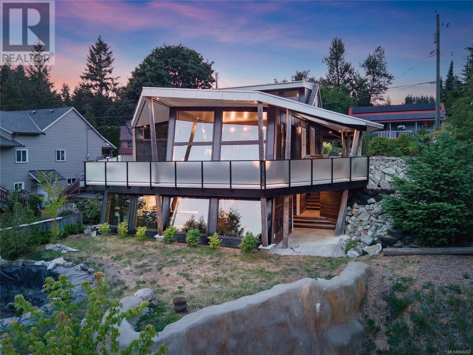 2613 Dunsmuir Ave