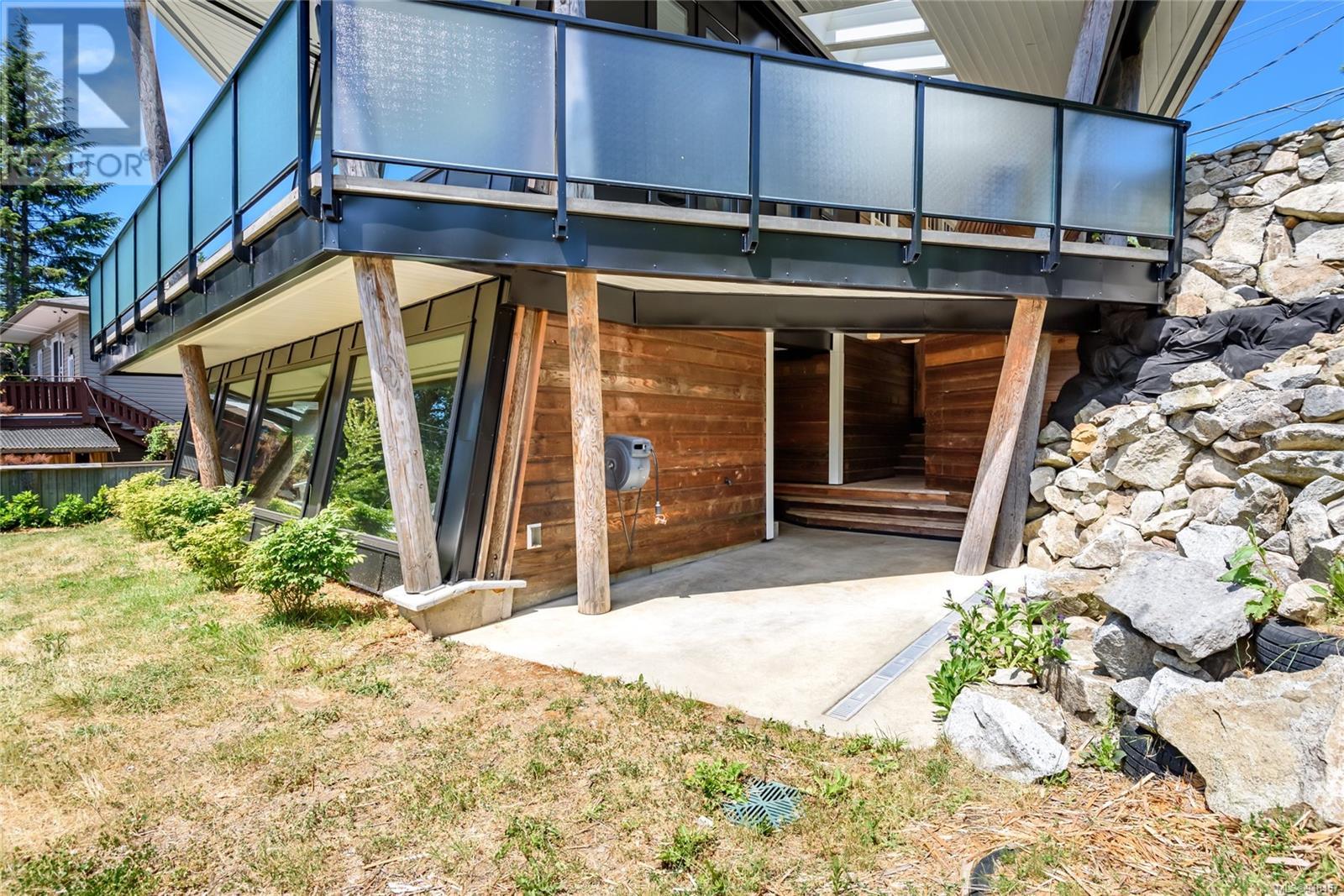 2613 Dunsmuir Ave