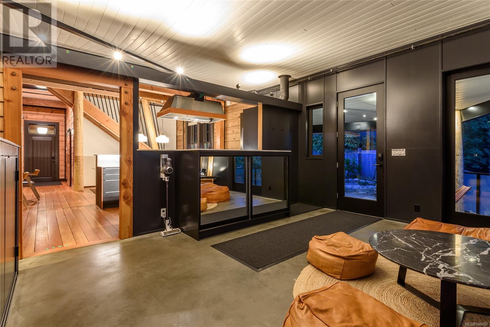 2613 Dunsmuir Ave