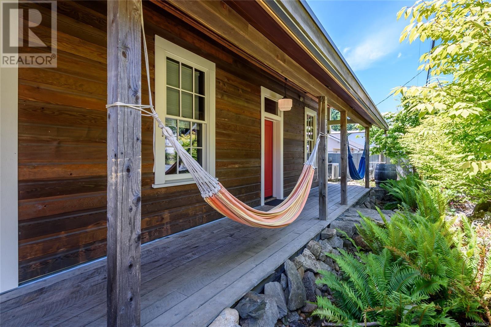 2613 Dunsmuir Ave