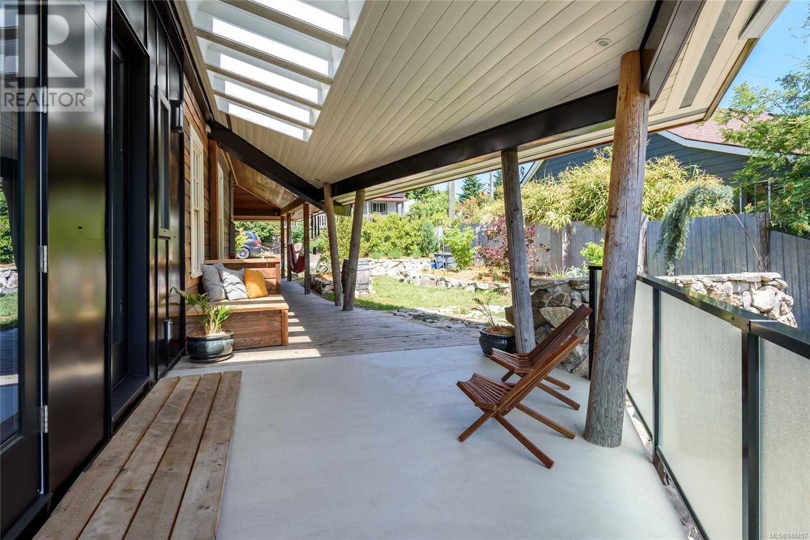 2613 Dunsmuir Ave