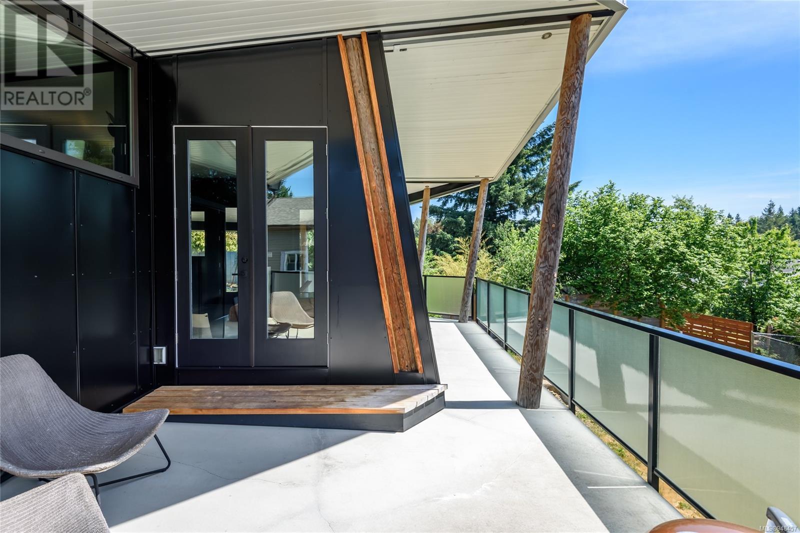 2613 Dunsmuir Ave