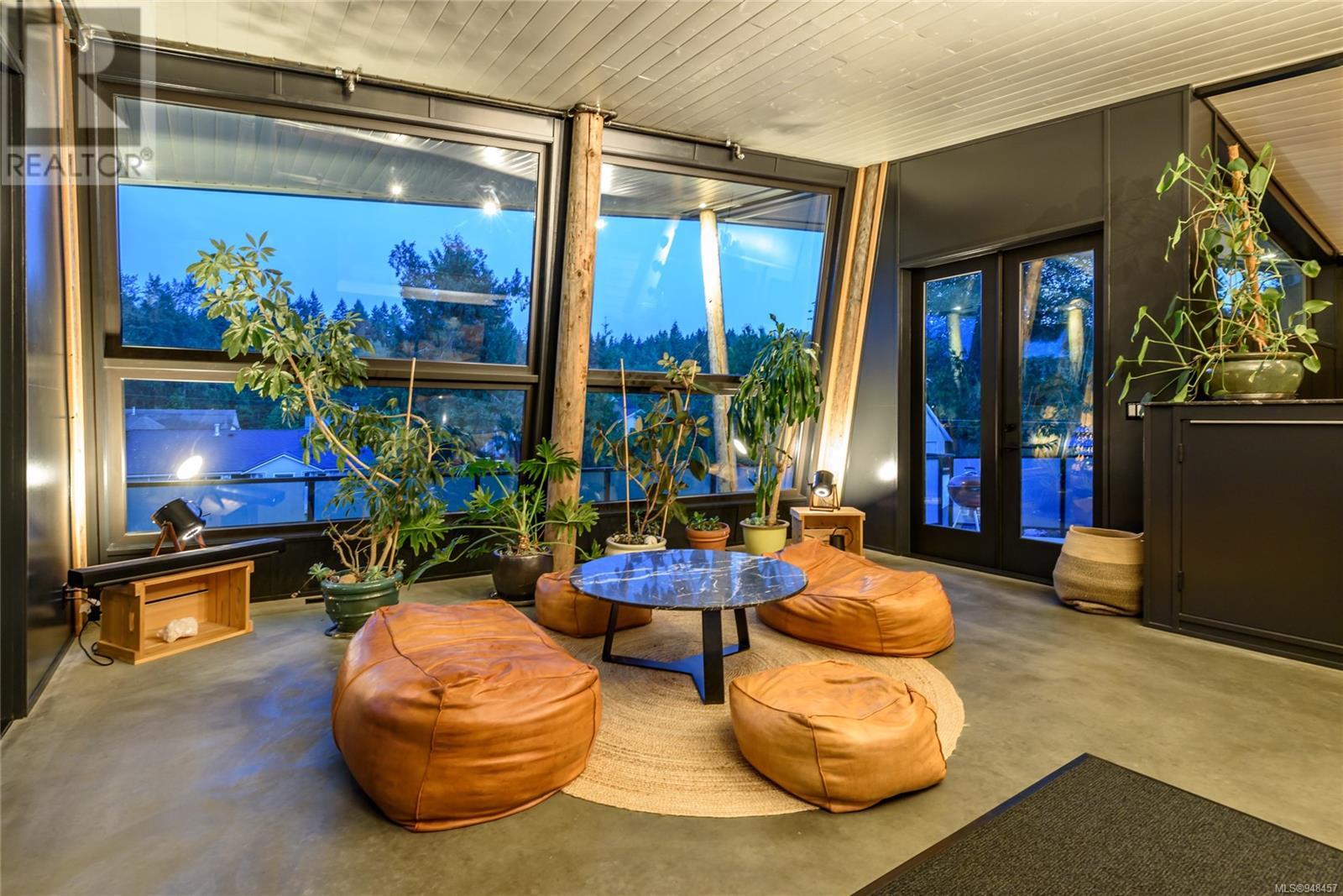 2613 Dunsmuir Ave