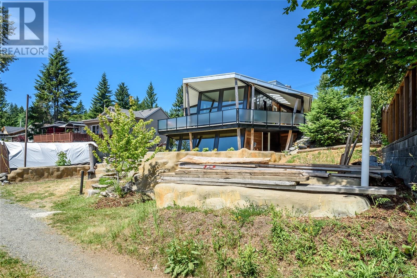 2613 Dunsmuir Ave