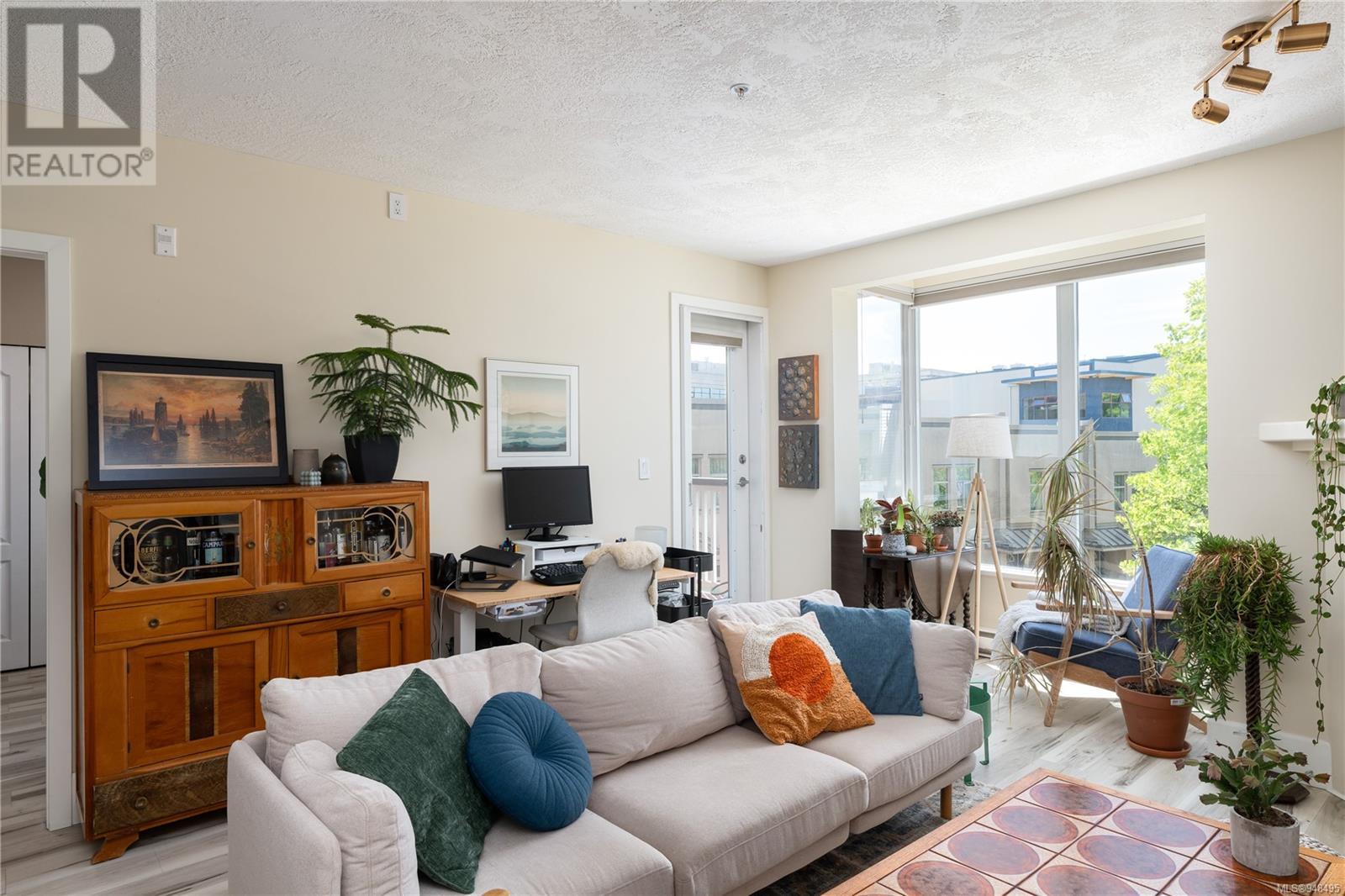207 380 Waterfront Cres, #207