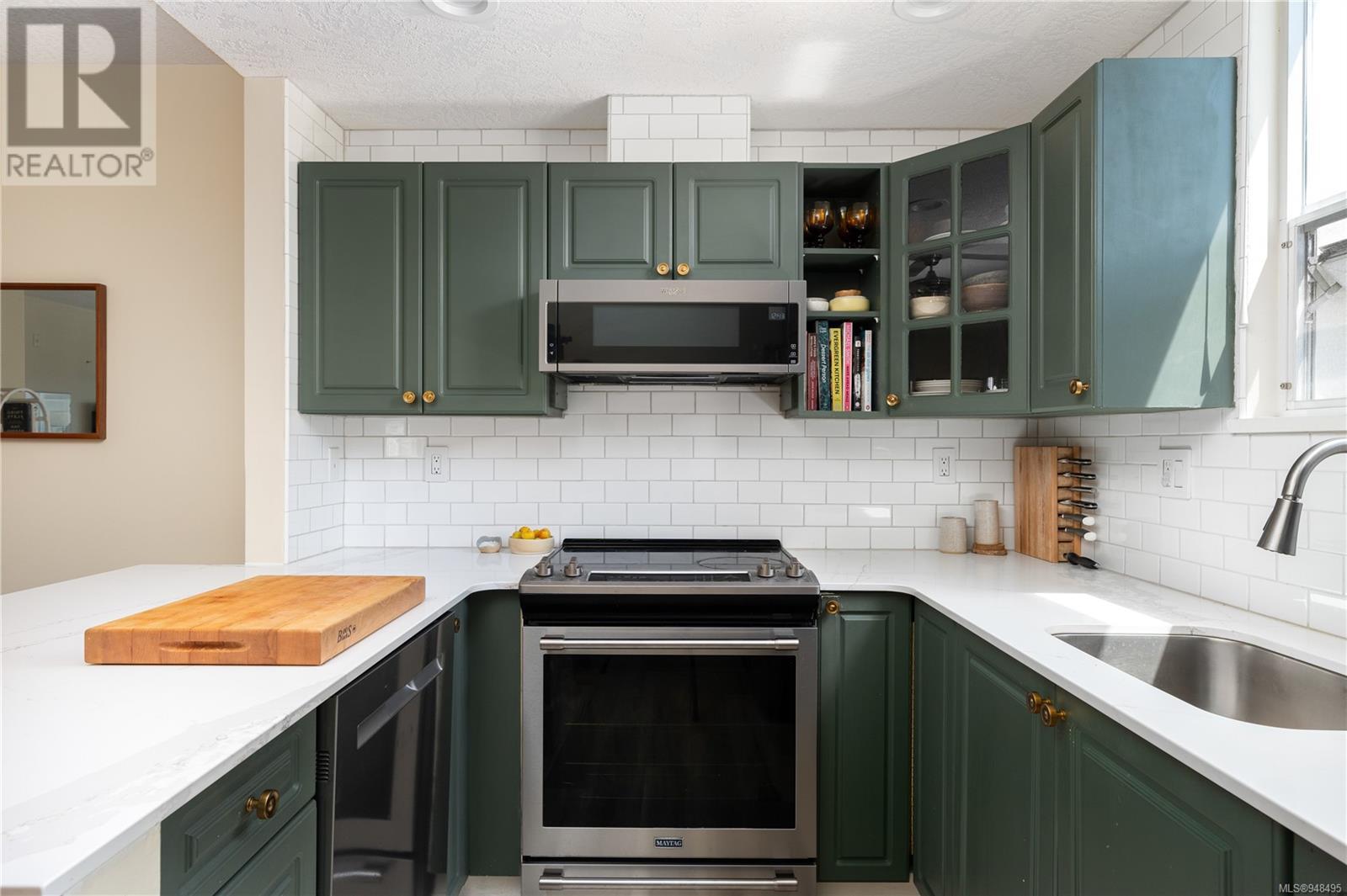 207 380 Waterfront Cres, #207
