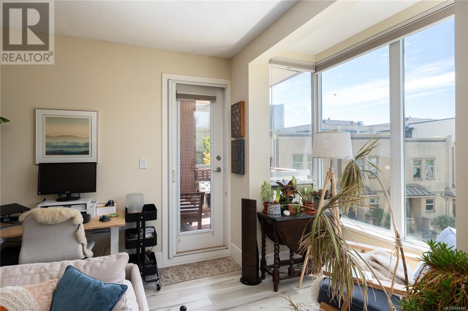207 380 Waterfront Cres, #207