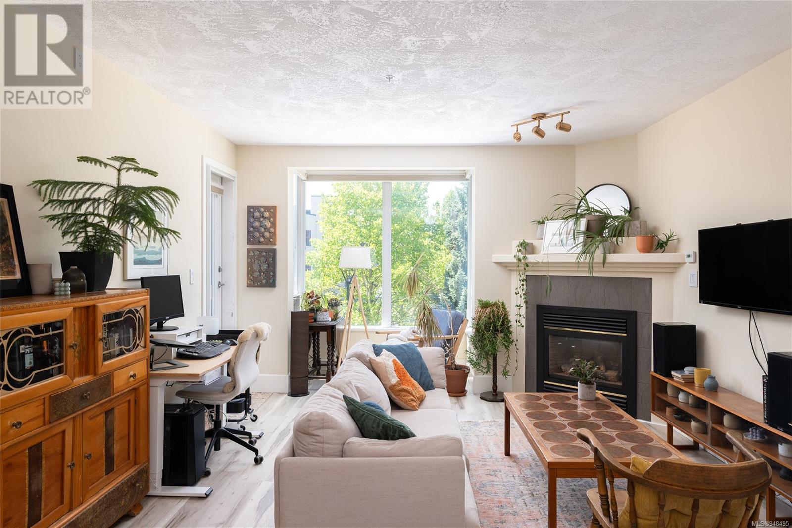 207 380 Waterfront Cres, #207