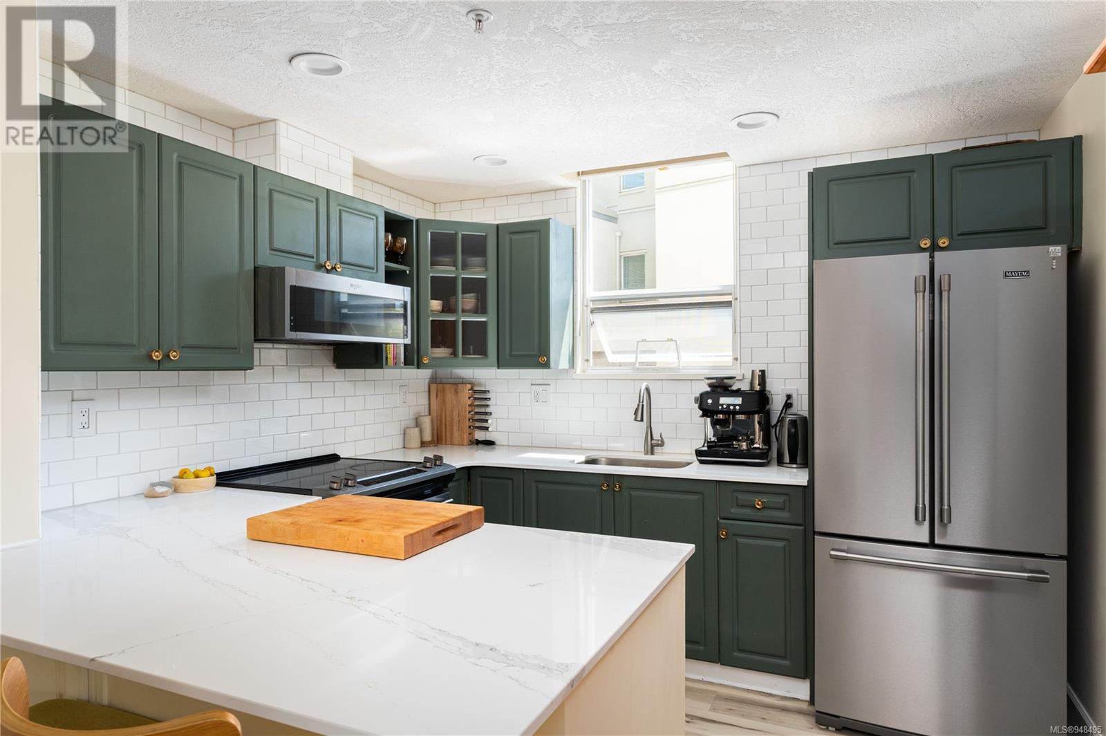 207 380 Waterfront Cres, #207