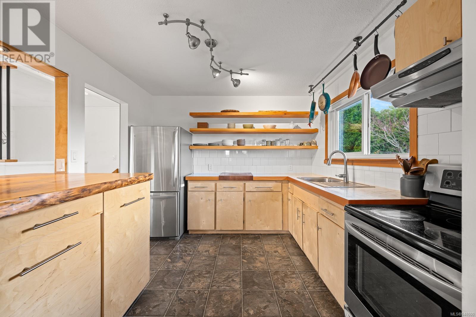 2234 Robb Ave
