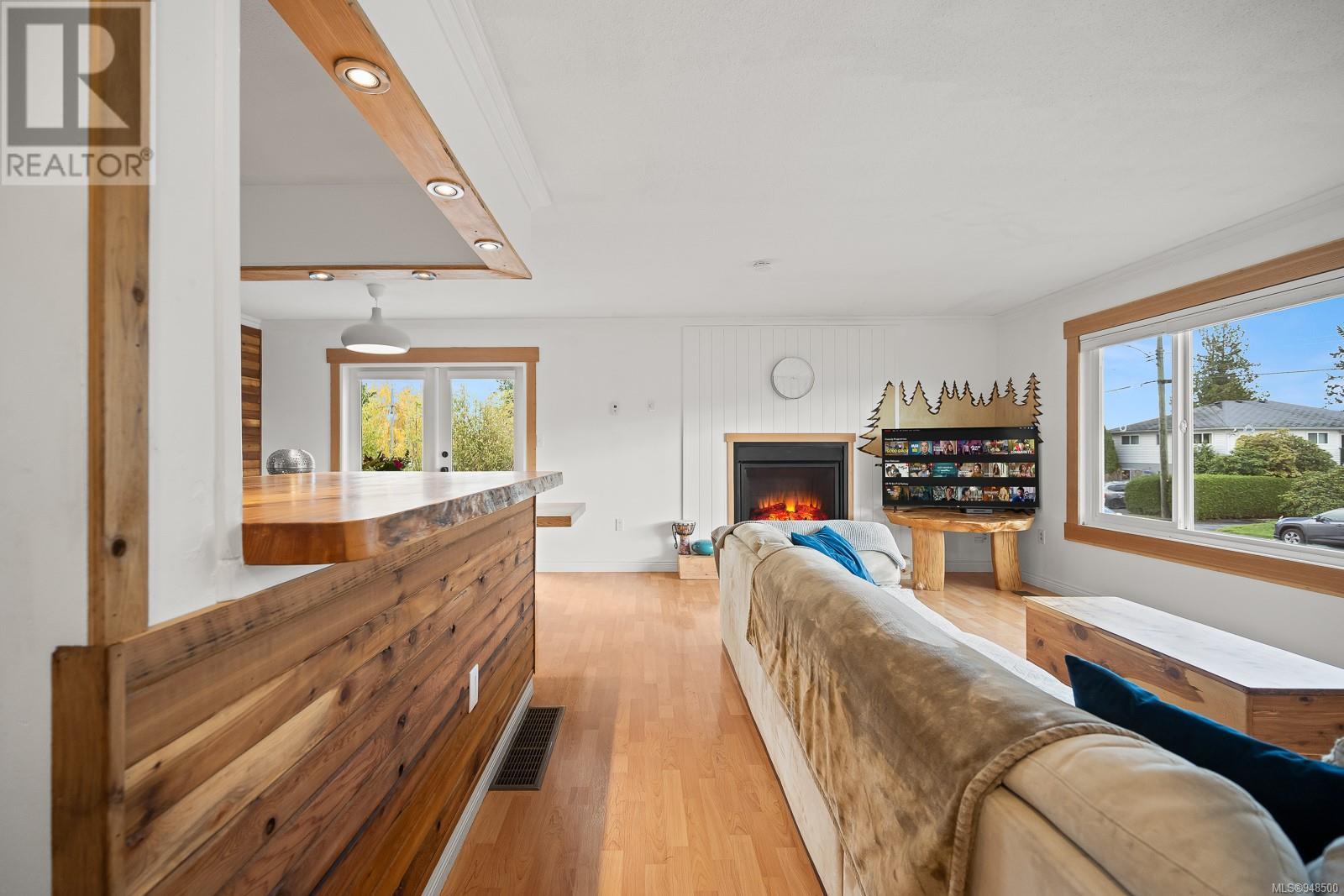 2234 Robb Ave