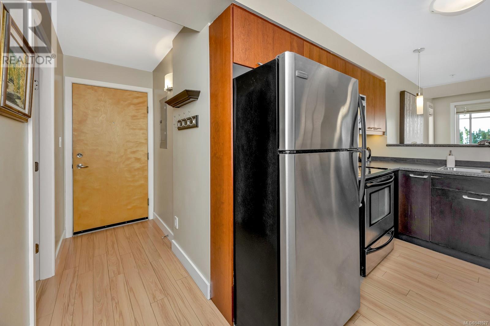 408 356 Gorge Rd E, #408