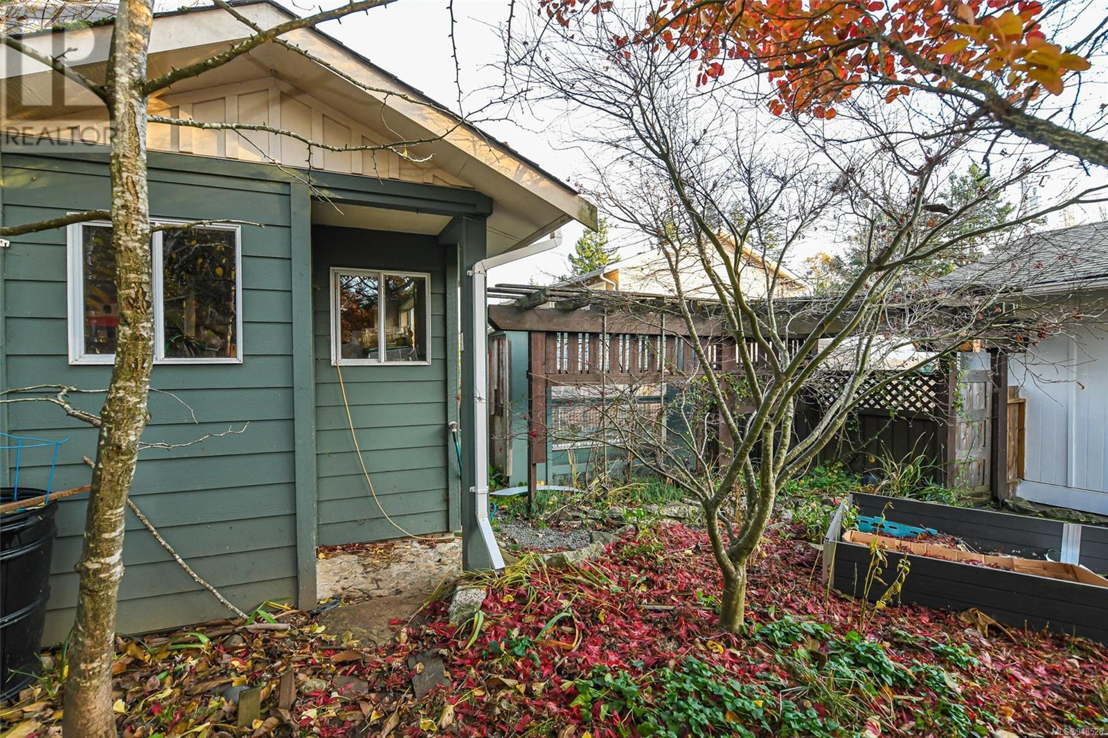 1728 Dogwood Ave