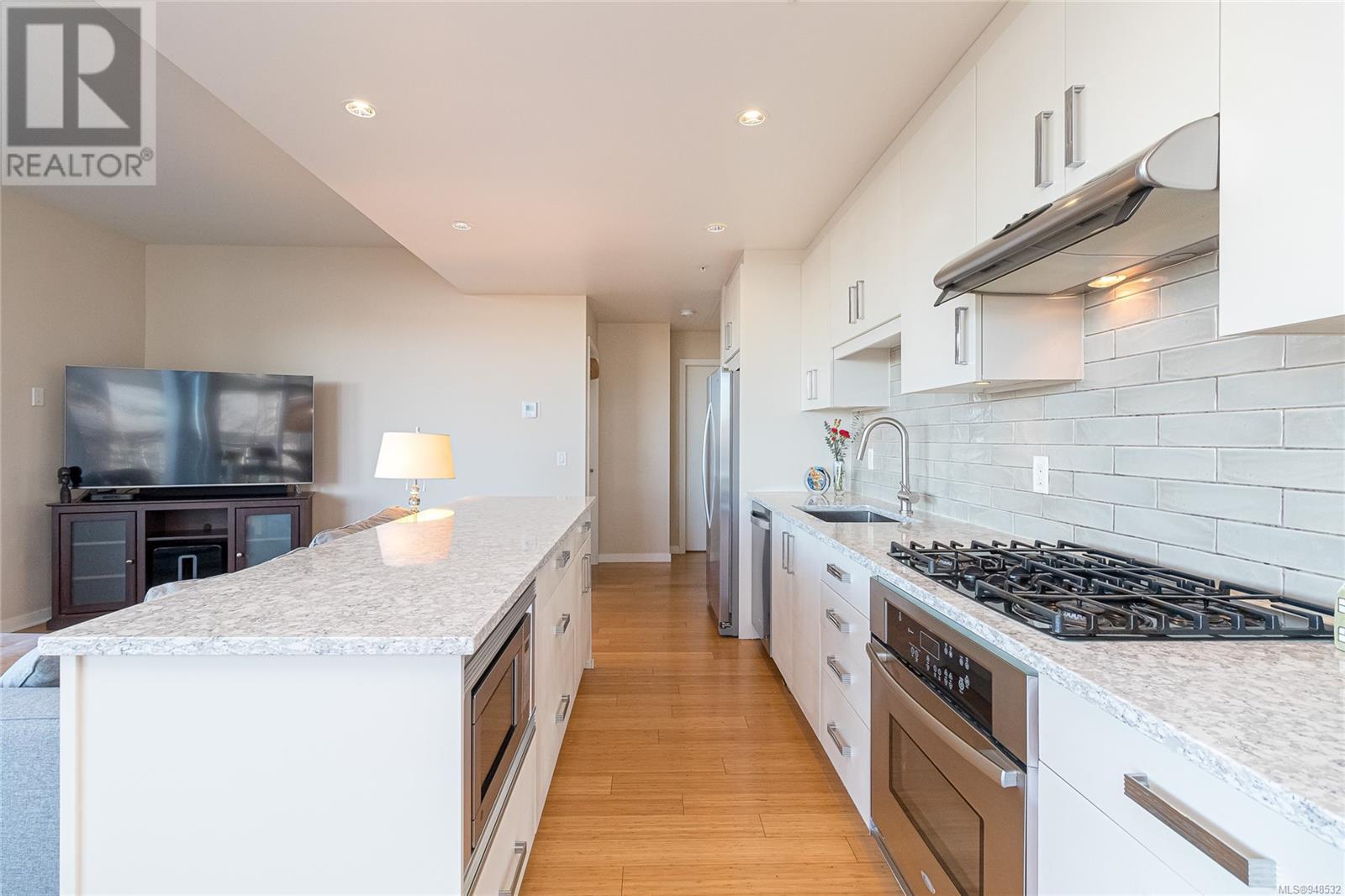 205 373 Tyee Rd, #205