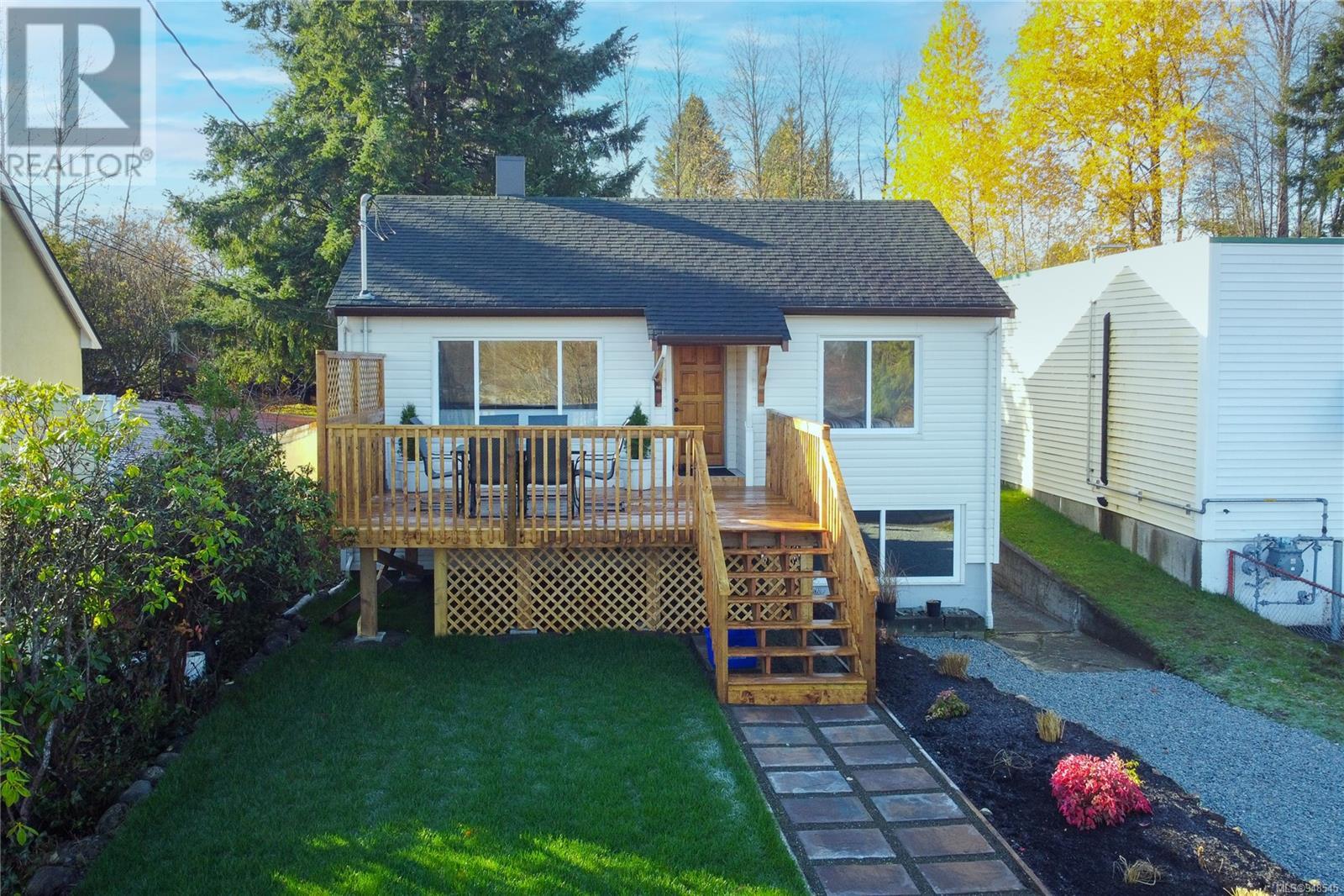 649 McPhee Ave