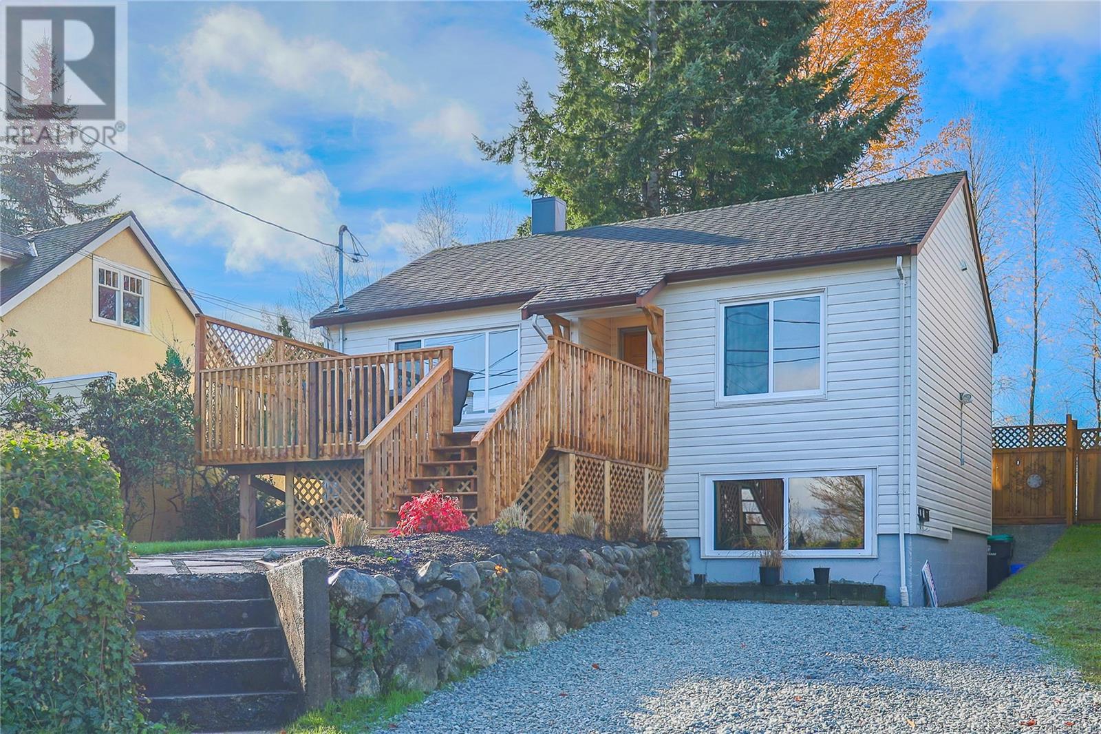 649 McPhee Ave