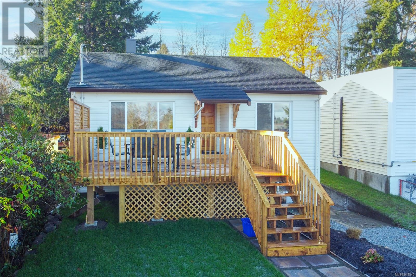 649 McPhee Ave