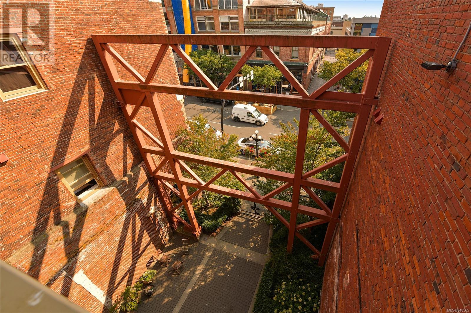 301 524 Yates St, #301