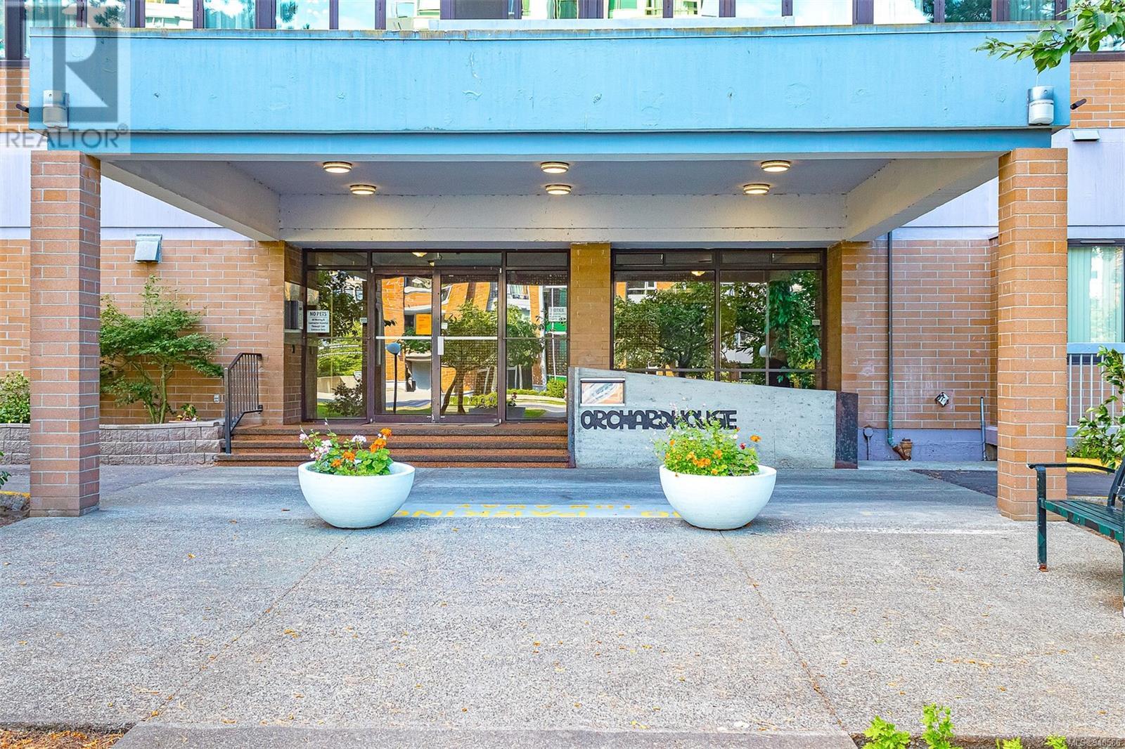 608 647 Michigan St, #608