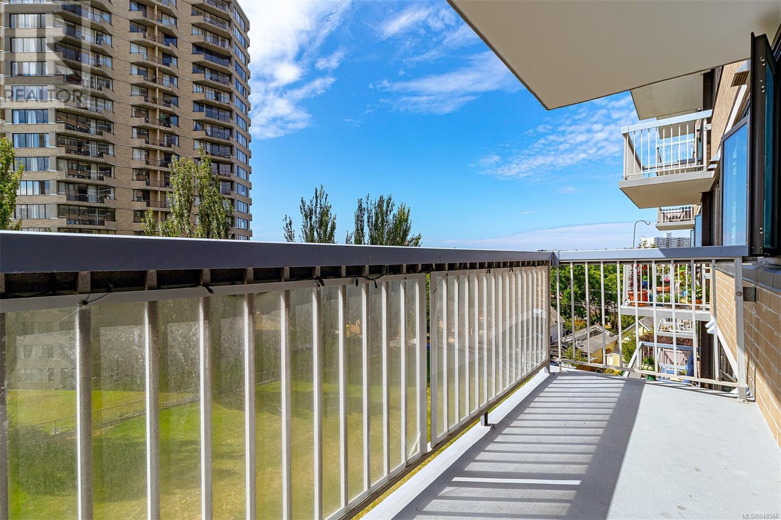 608 647 Michigan St, #608