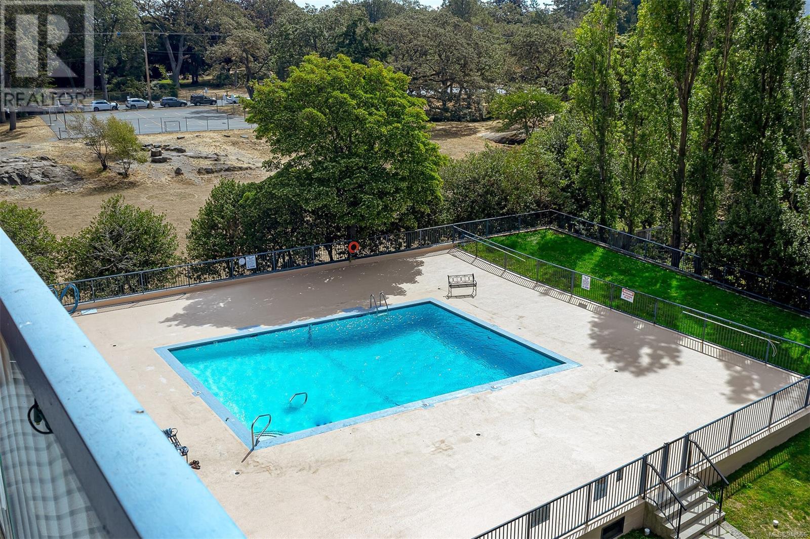 608 647 Michigan St, #608