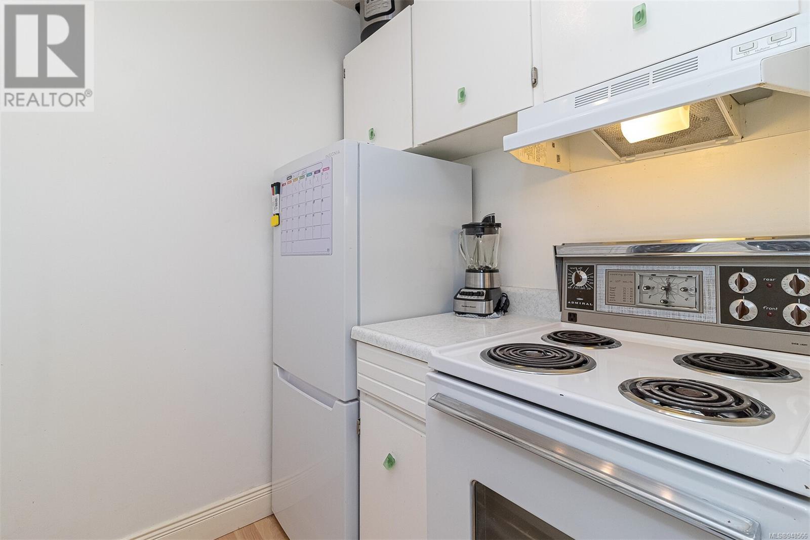 608 647 Michigan St, #608