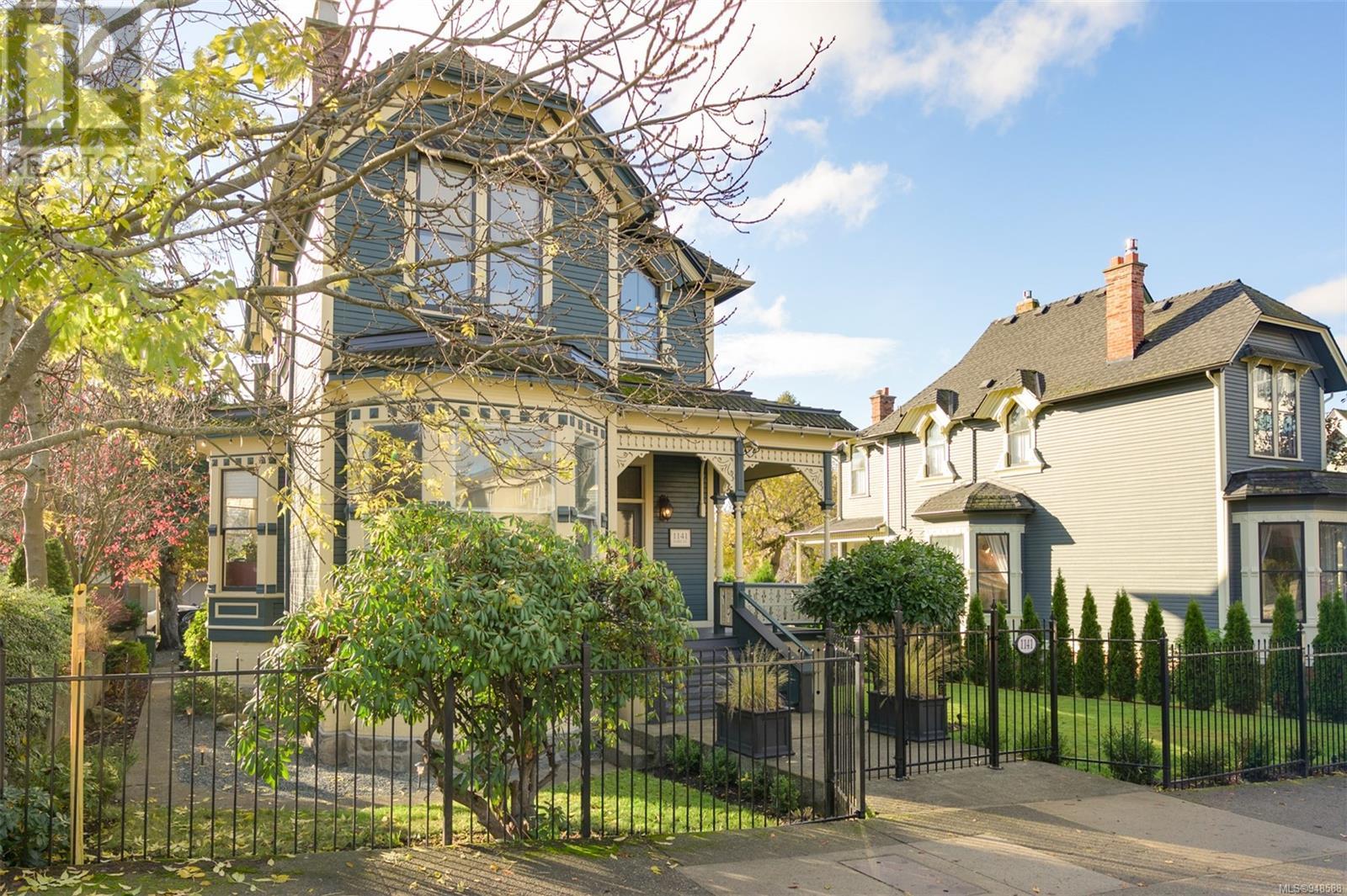 1141 Fort St