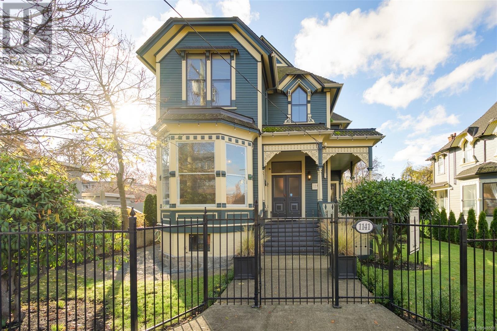 1141 Fort St