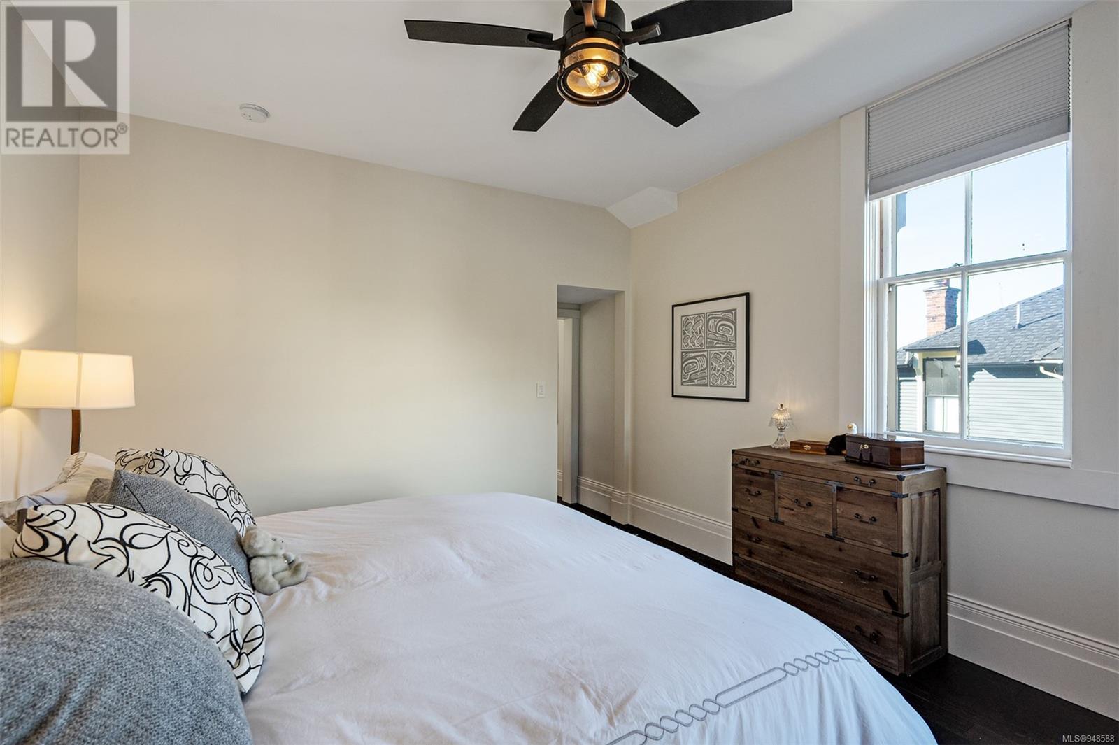 1141 Fort St