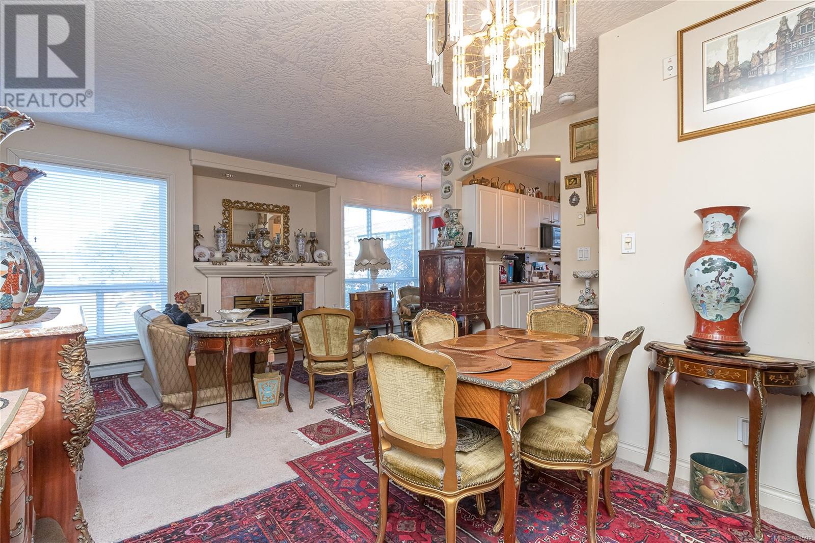 203 2310 Trent St, #203