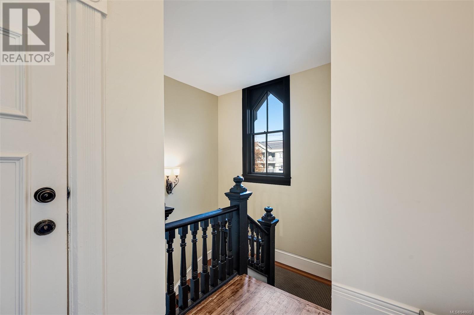 1141 Fort St