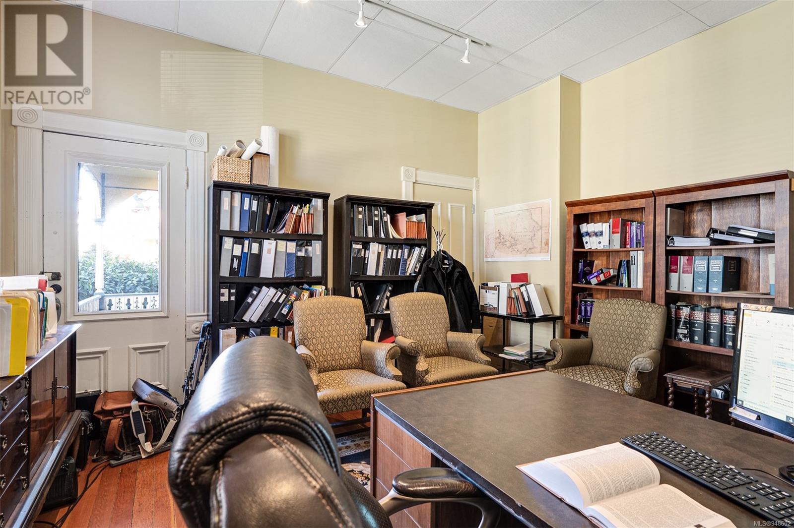 1141 Fort St