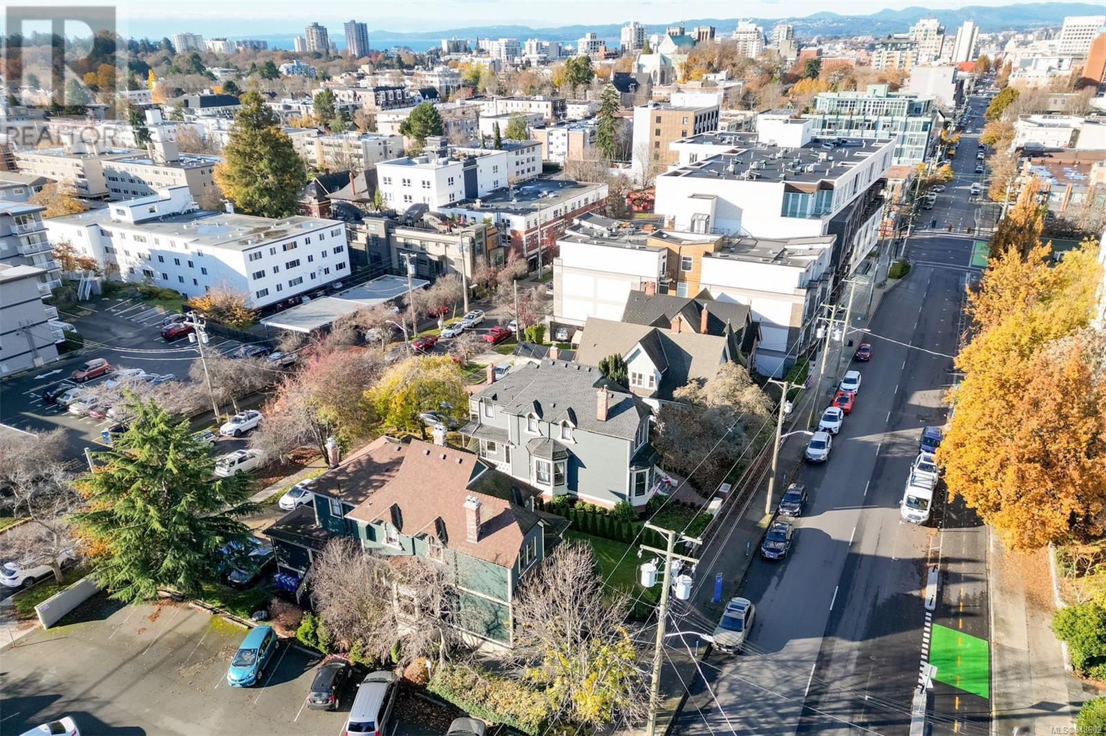 1141 Fort St