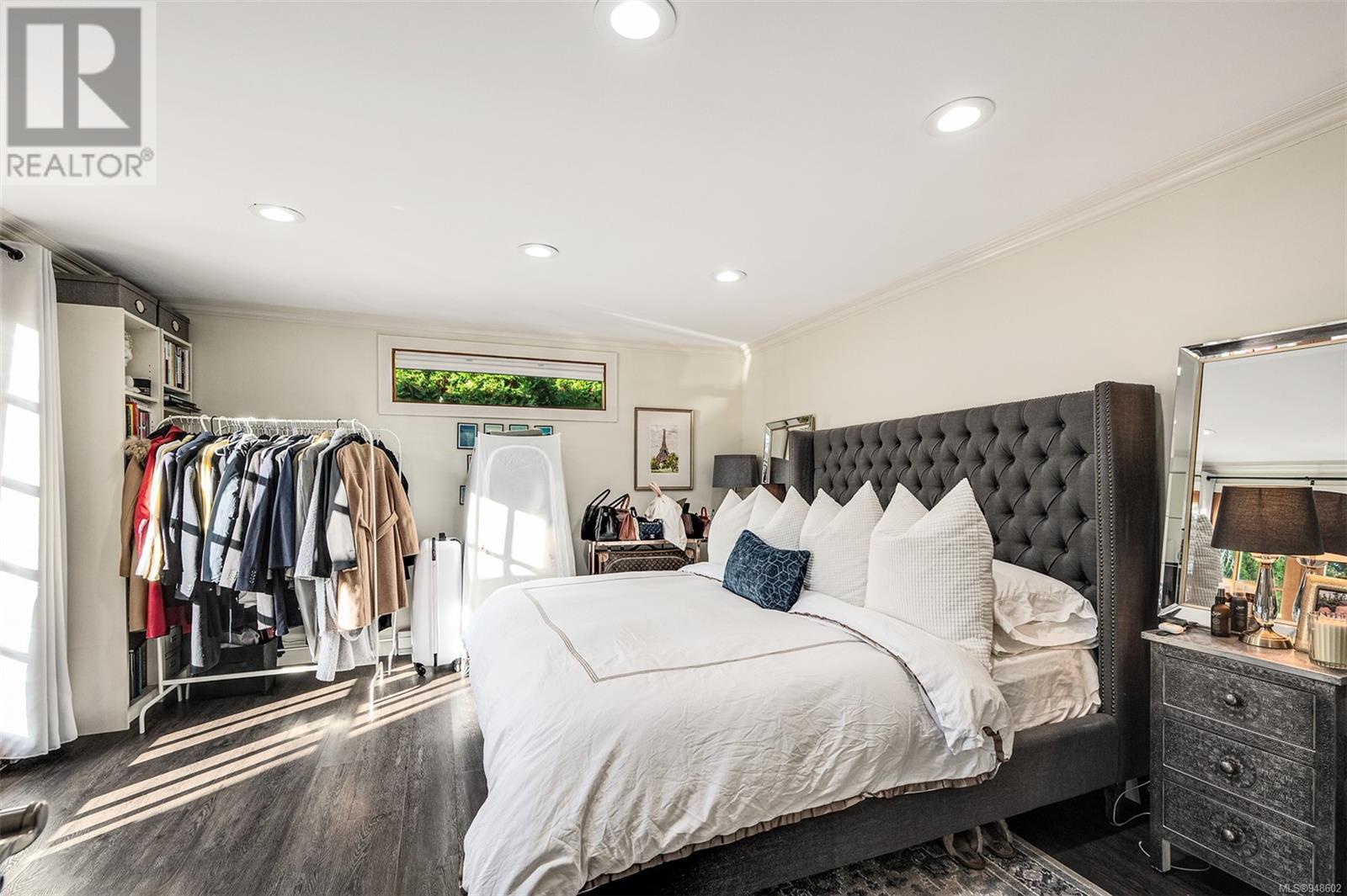 1141 Fort St