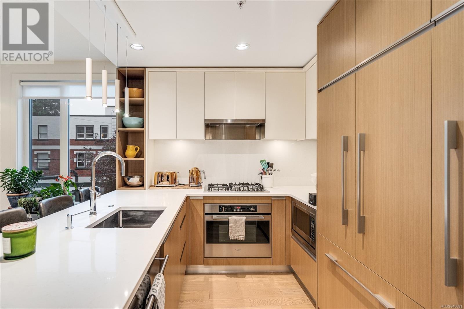 202 1033 Cook St, #202