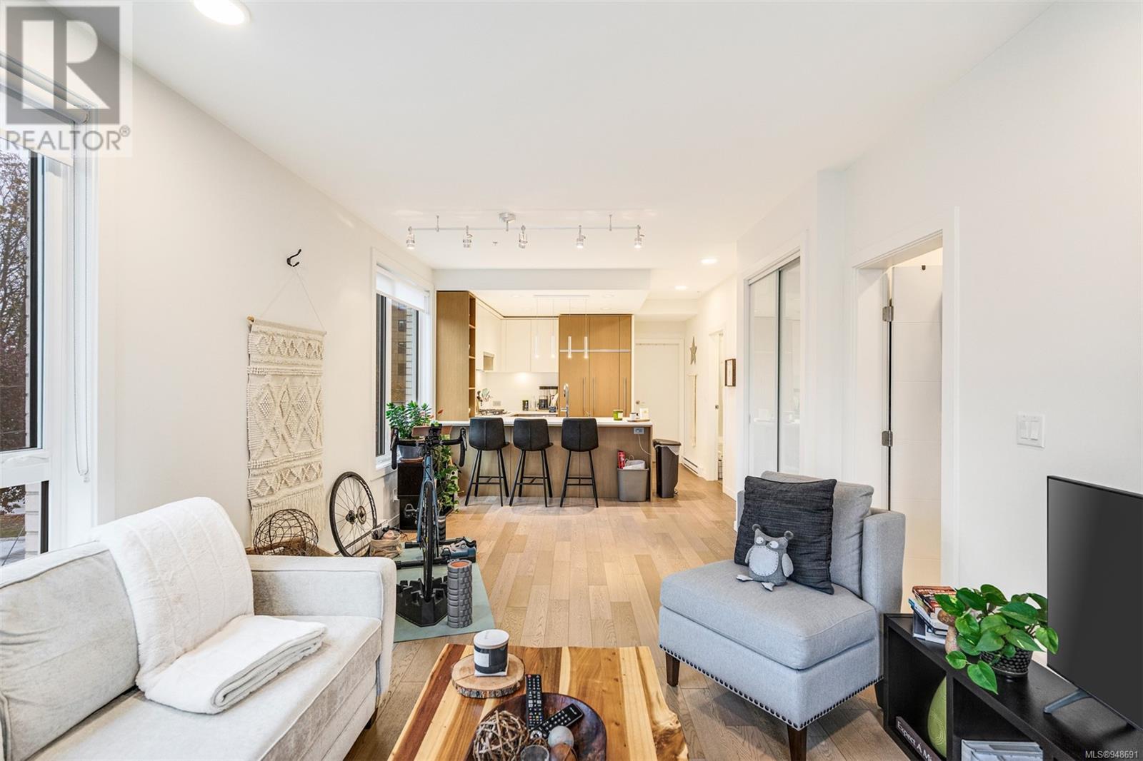 202 1033 Cook St, #202