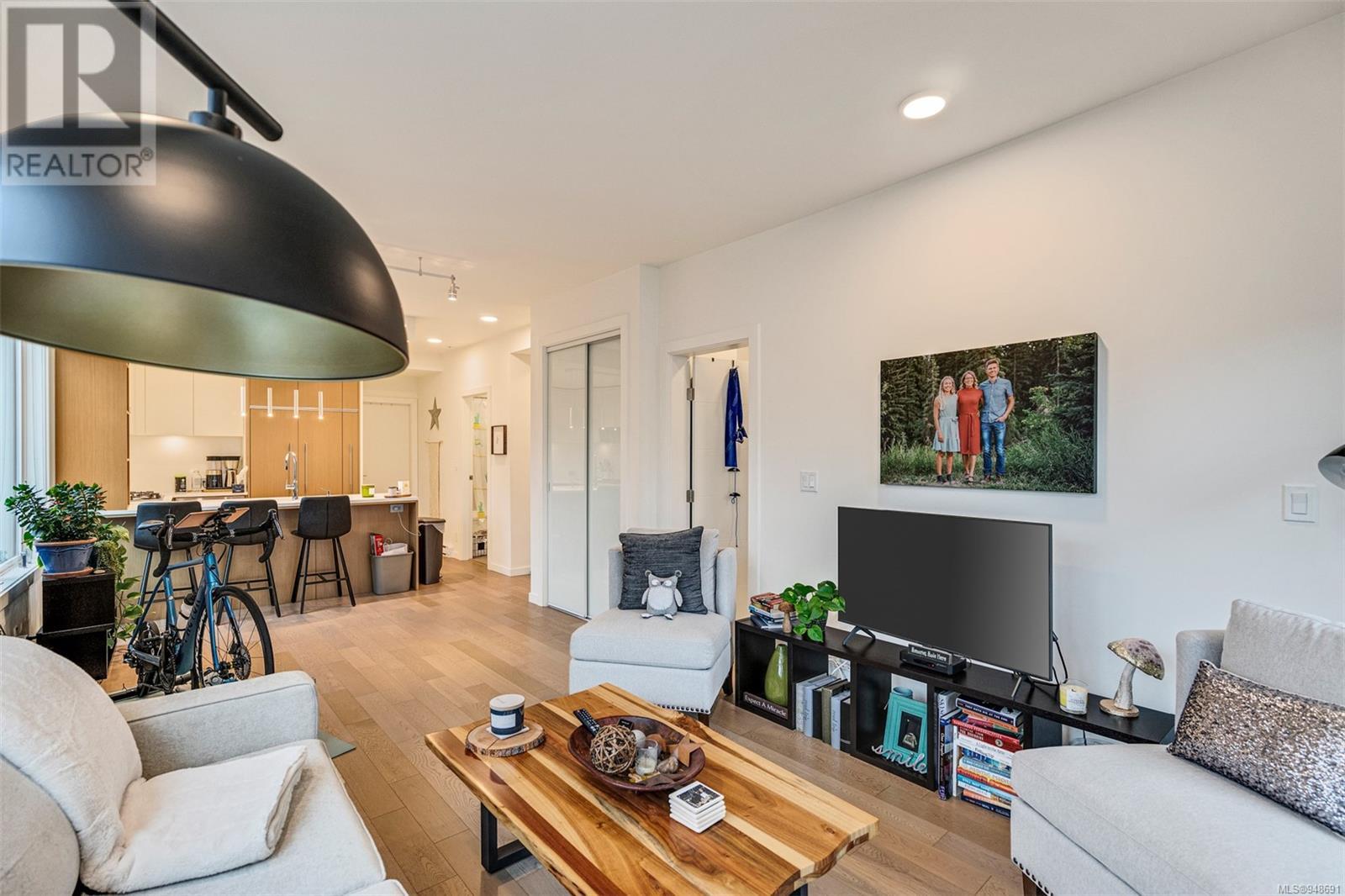 202 1033 Cook St, #202