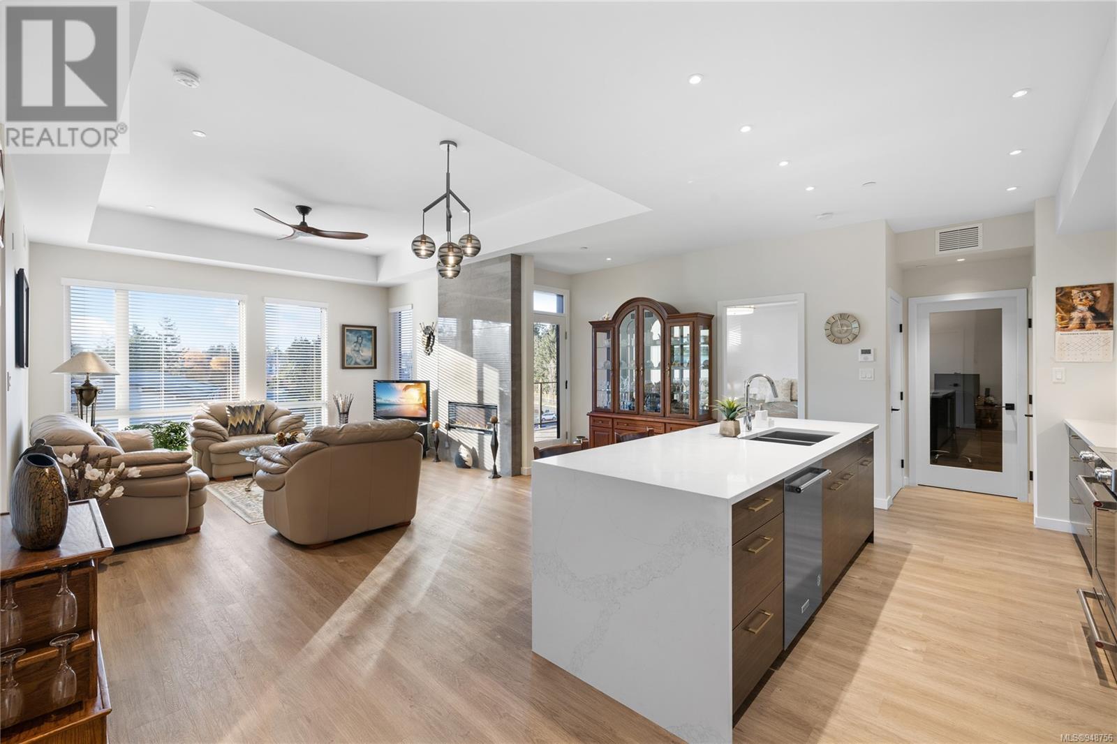 405 100 Lombardy St, #405