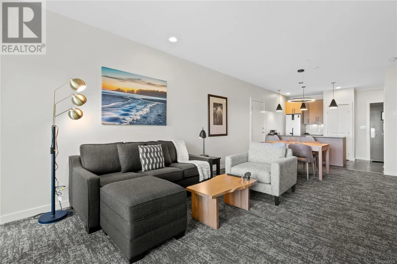 1801 596 Marine Dr