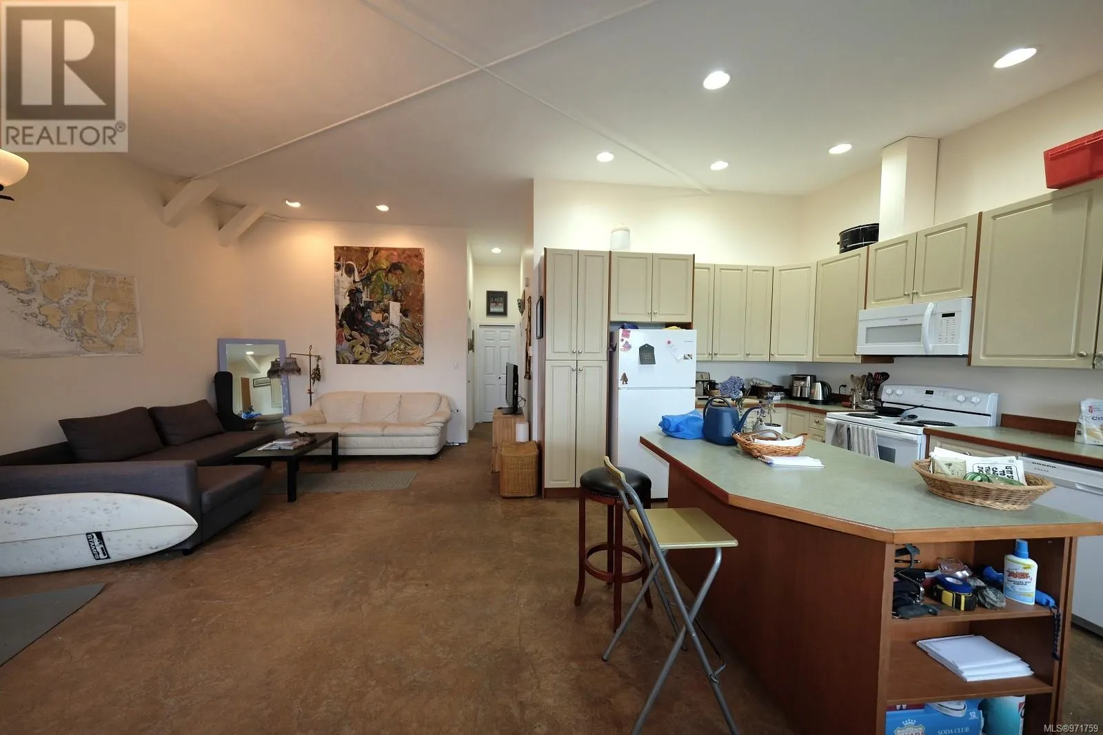 2 671 Industrial Way
