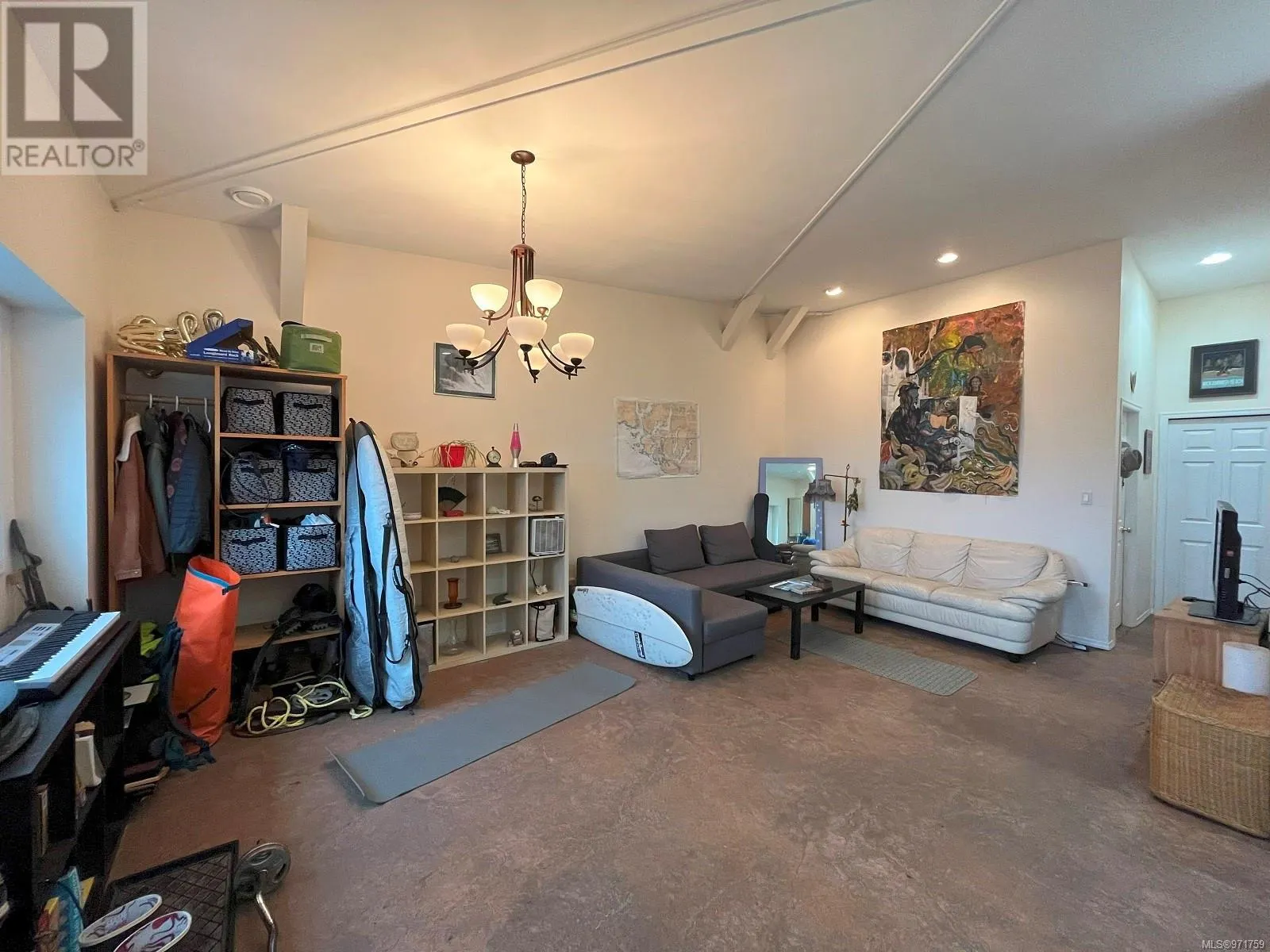 2 671 Industrial Way