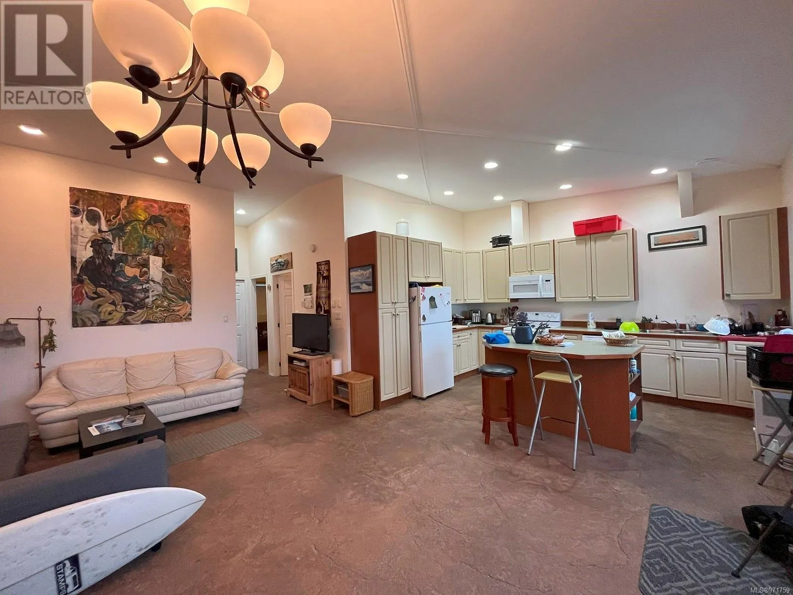 2 671 Industrial Way
