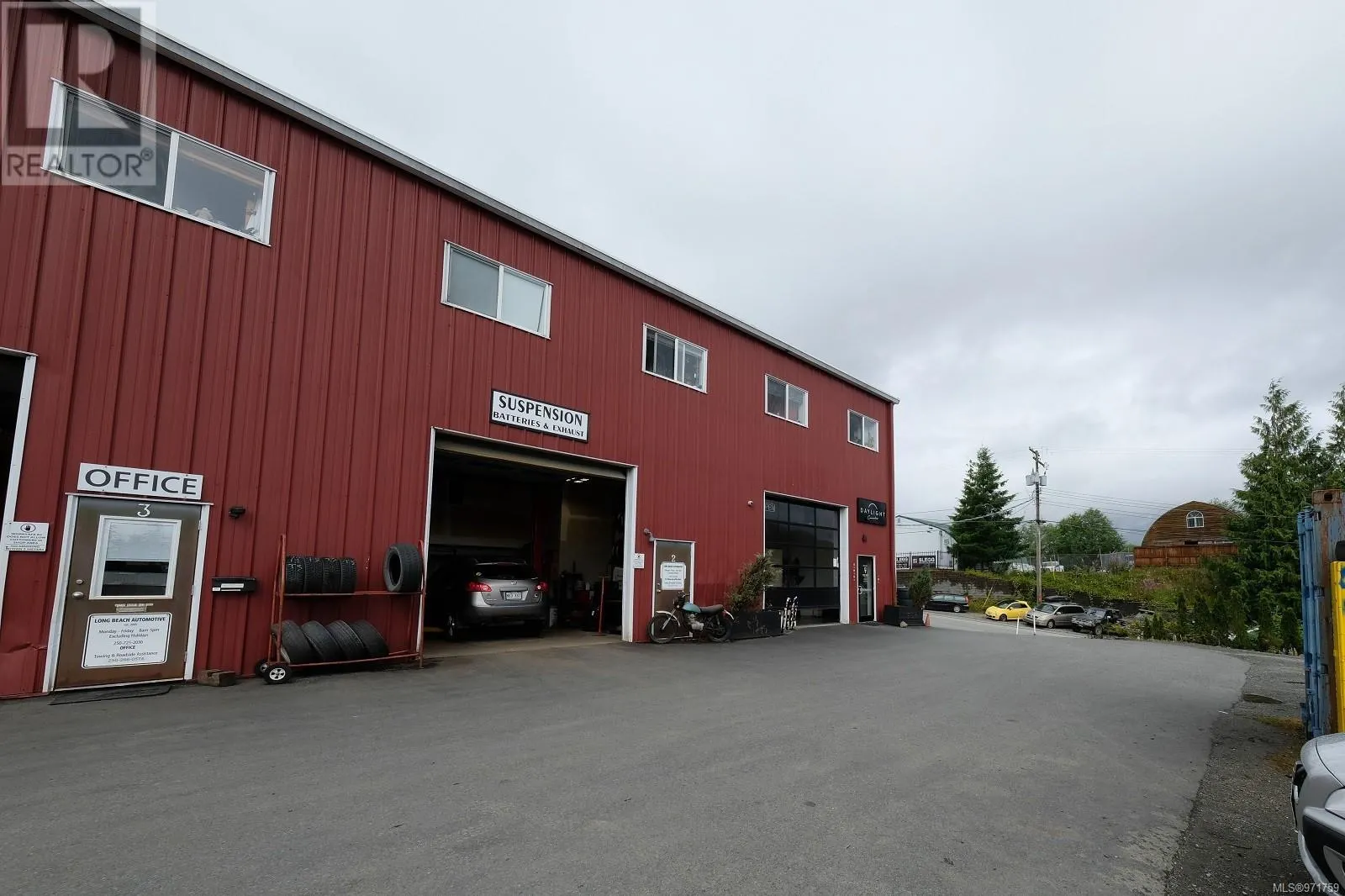 2 671 Industrial Way