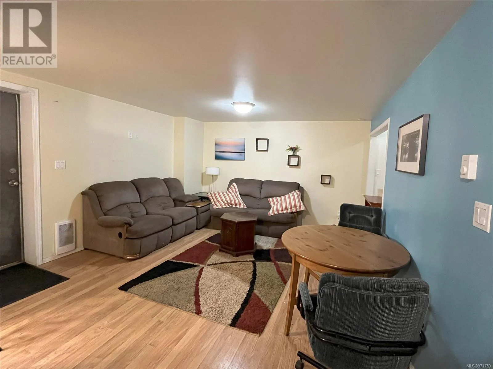 2 671 Industrial Way