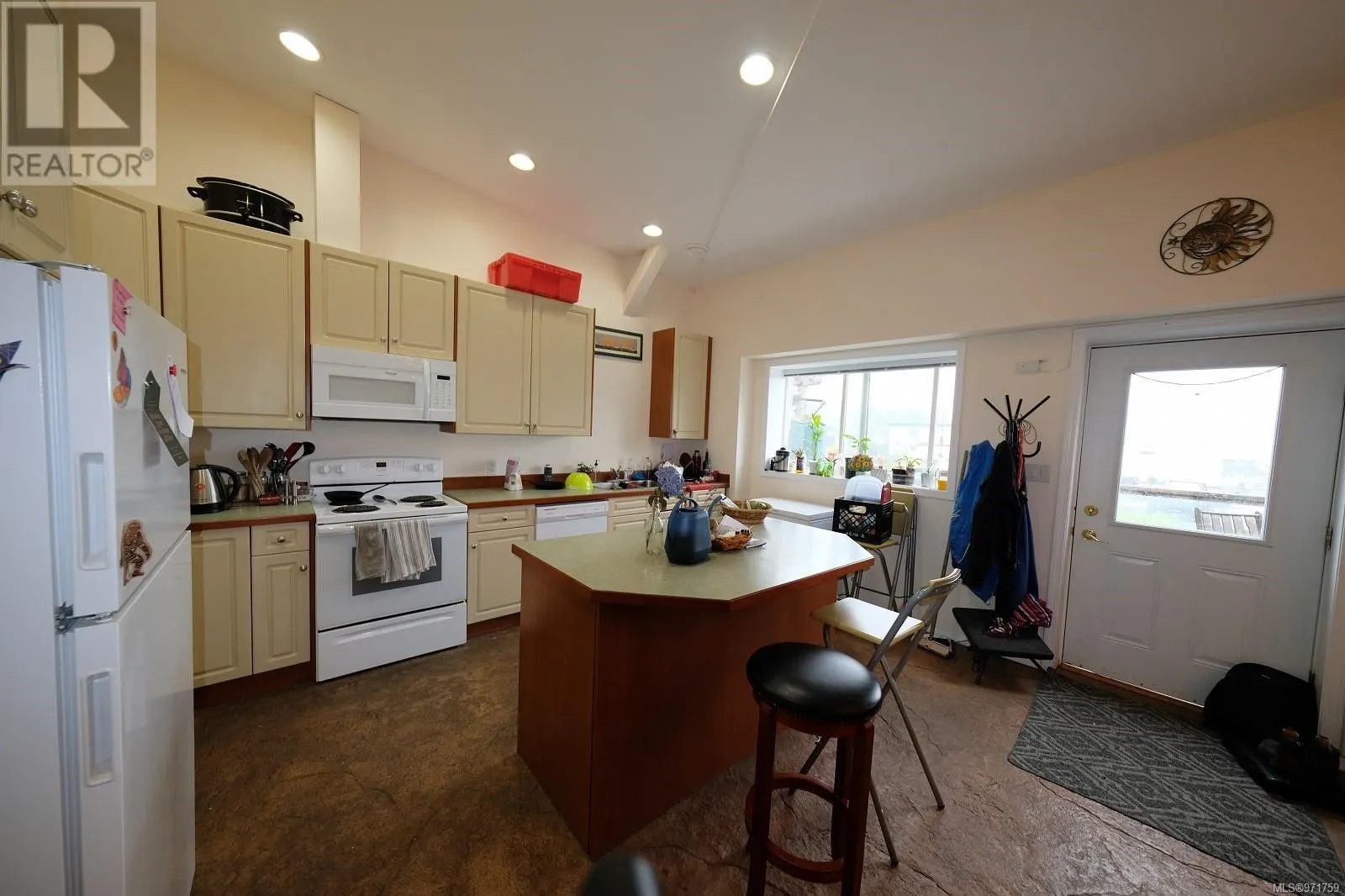 2 671 Industrial Way