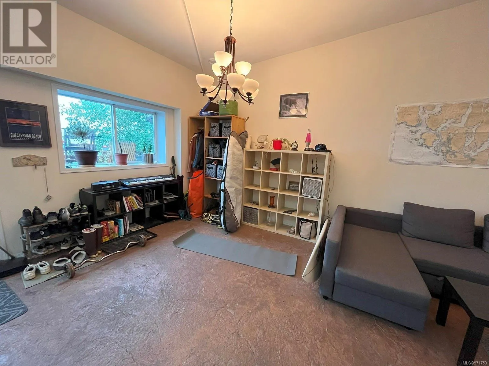 2 671 Industrial Way