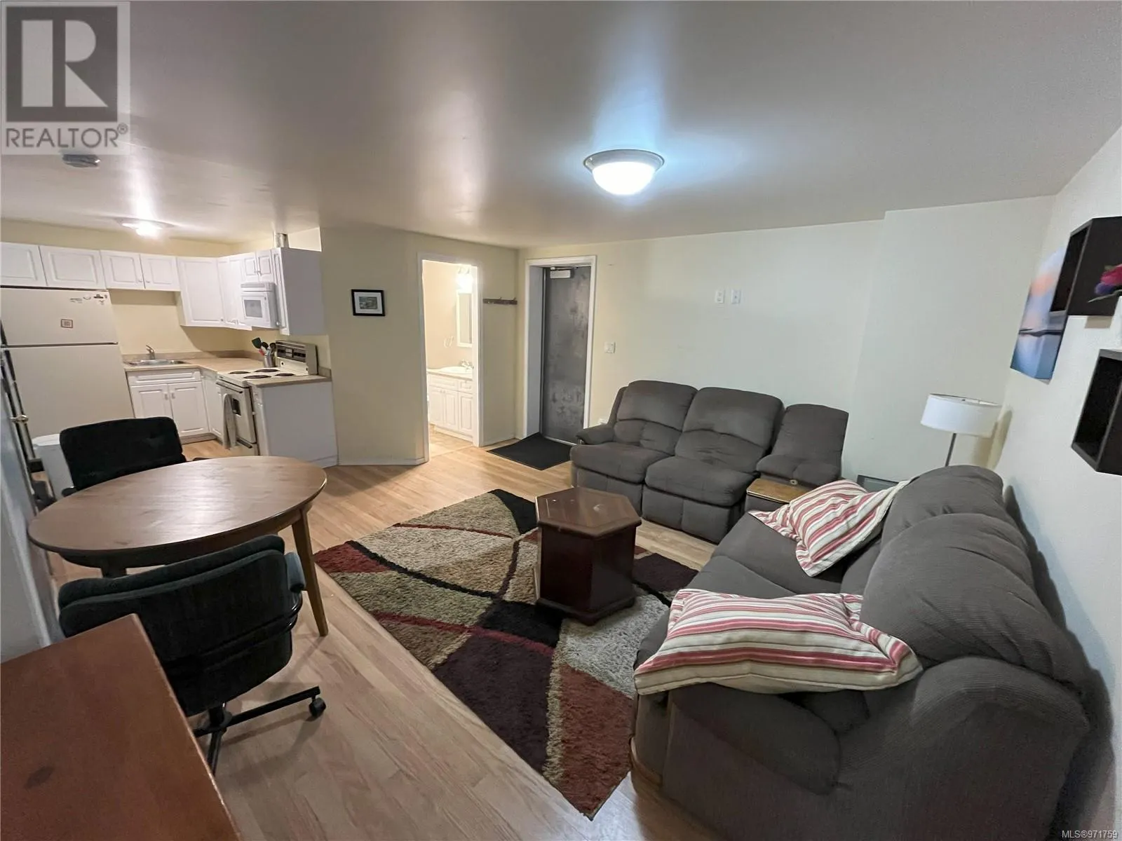 2 671 Industrial Way