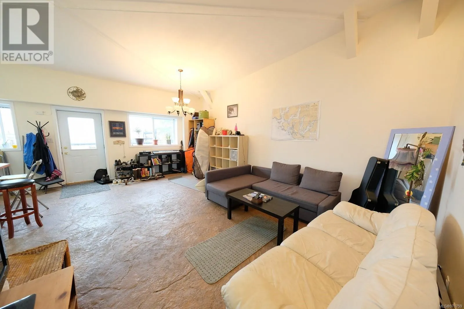 2 671 Industrial Way