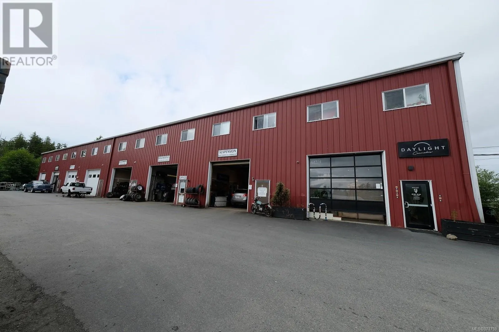 2 671 Industrial Way