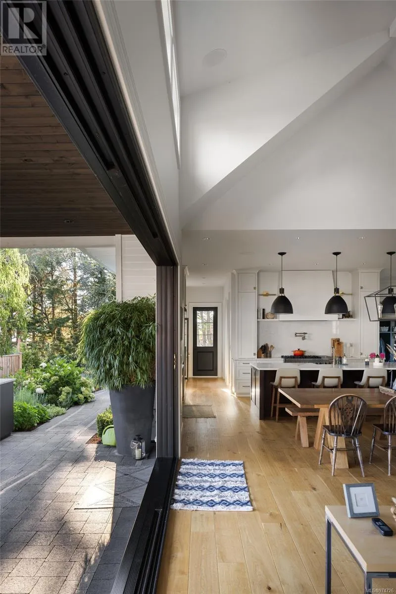 585 Downey Rd